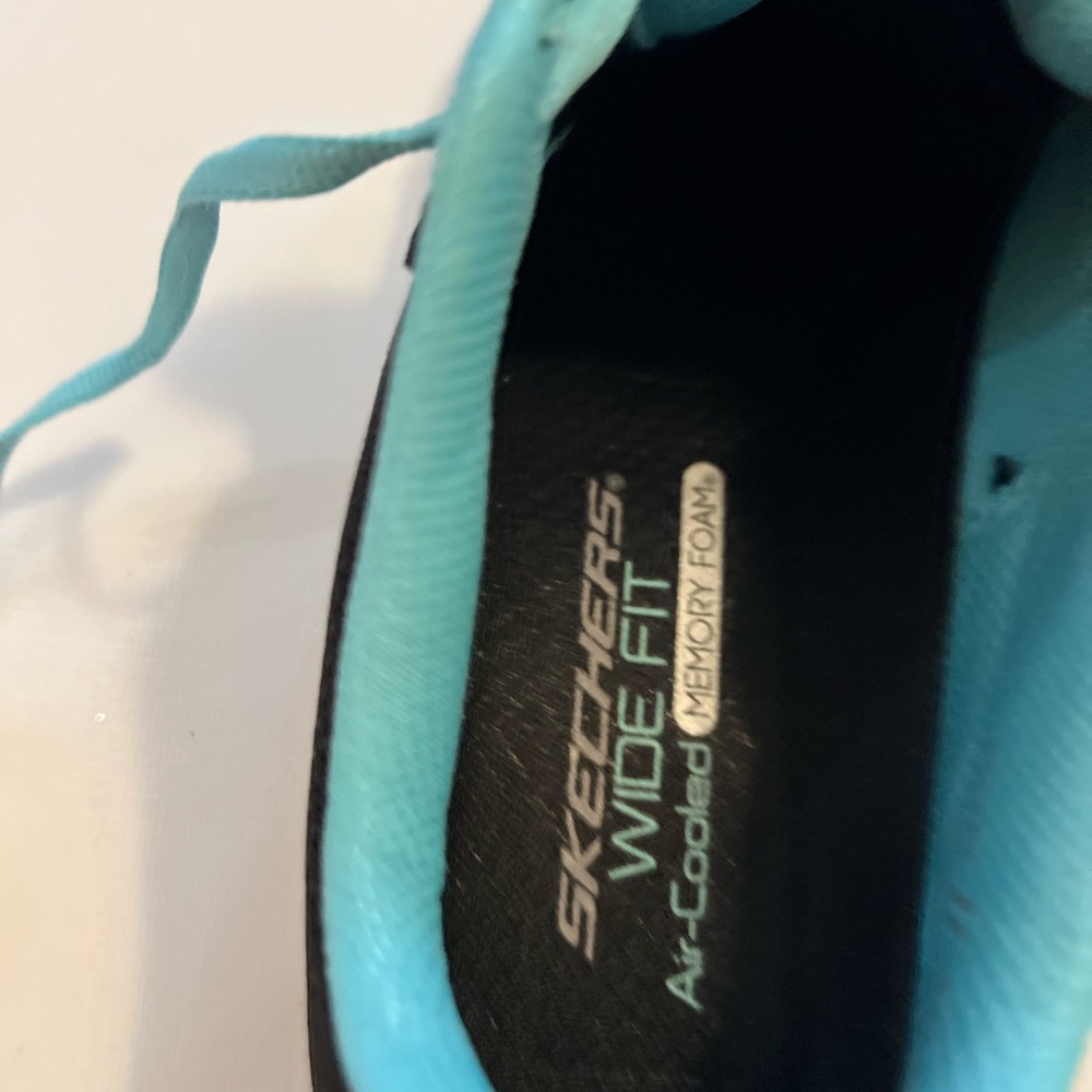 NWOB SKECHERS Flex Appeal 4.0 Black Light
NWT
Blue Sneakers w Memory Foam size 8 - Picture 6 of 12